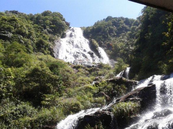 问界得意、智界交付难!余承东秘密会谈北汽,催生第三个“界”